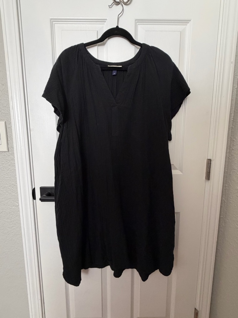 Universal Thread Black Short Sleeve V-Neck Tunic Dress XL